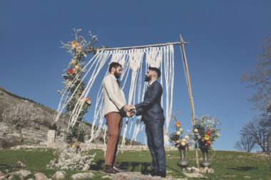 elopement-in-sextantio-matrimonio-gay-arco-boho-chic